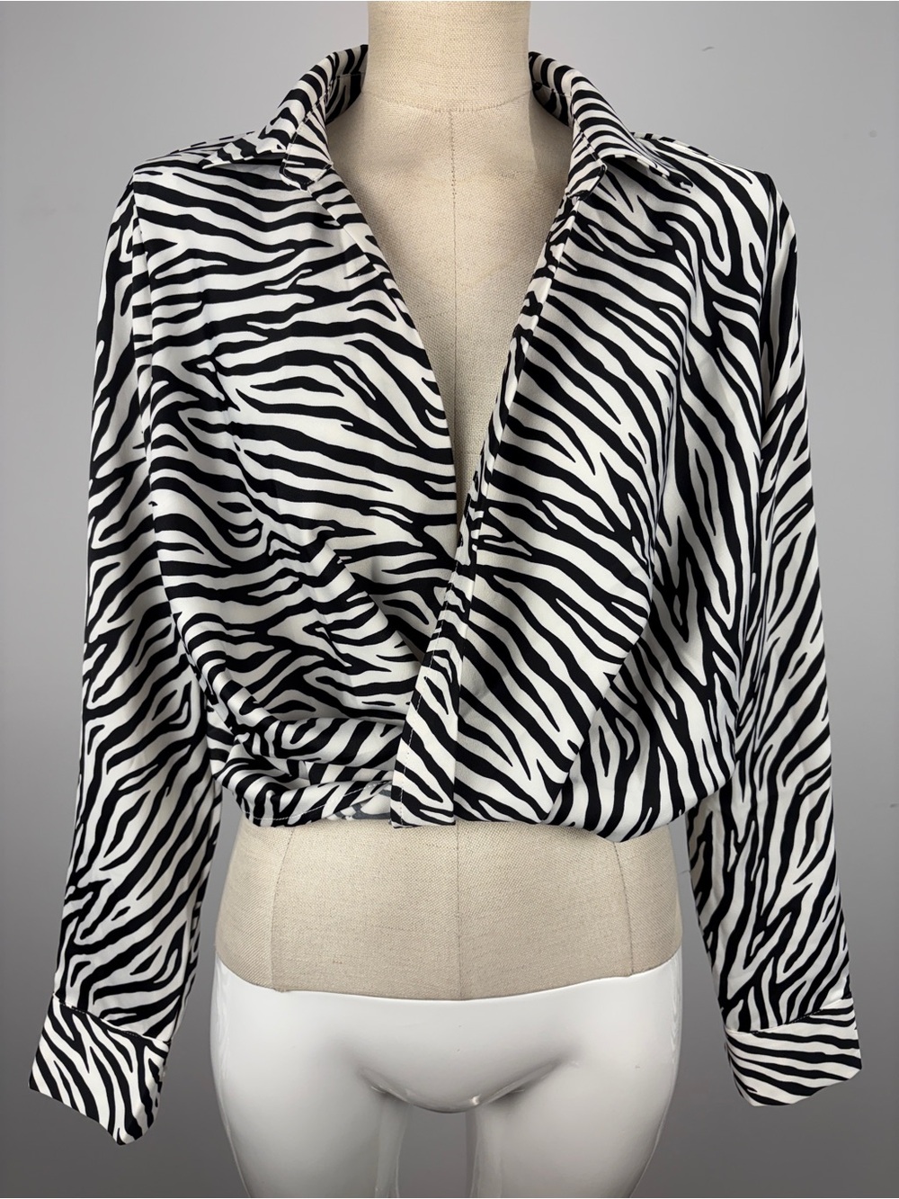 FOREVER 21 Zebra Print Black White Twist Front Long Sleeve Top M